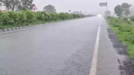 ભિલોડા: શામળાજી-મોડાસા હાઈવે પર વરસાદના કારણે વાહન વ્યવહારમાં અડચણ જોવામળી