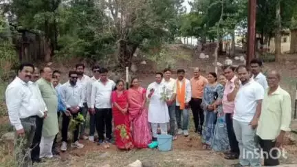 पारशिवनी: तालुका भाजपतर्फ सार्वजनिक बाधकाम कार्यालयाजवळ व विश्रामगृह परिसरात करण्यात आली वृक्ष लागवड