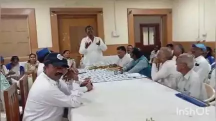 अंजनगाव सुर्जी: शासकीय विश्राम गृह येथे वर्षावास पुर्व धम्मग्रंथ वाचकांची कार्यशाळा व चर्चासत्र संपन्न