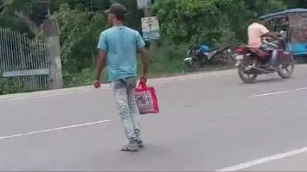 দেগঙ্গা: দেগঙ্গায় একটি গাড়ি থেকে মোবাইল ফোন নিয়ে চম্পট দিলে দুষ্কৃতীরা, থানায় অভিযোগ দায়ের
