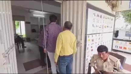 પ્રાંતિજ: તાલુકાના ઝીંઝવા ગામે વોર્ડ નં. 2માં ફરી મતદાન યોજાયું