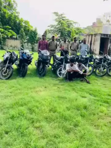 जयपुर: ब्रह्मपुरी पुलिस ने दुपहिया वाहन चोरी करने वाली गैंग का किया खुलासा, 2 चोर गिरफ्तार व एक बालक को किया निरुद्ध