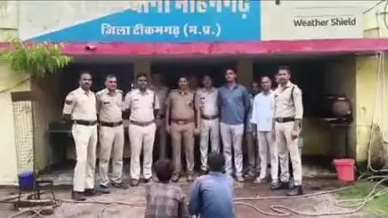मोहनगढ़: आचार्य धाम गांव में मंदिर से दान पेटी व आभूषण करने के मामले में पुलिस ने दो आरोपियों को किया गिरफ्तार