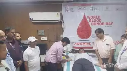 अररिया: काली मंदिर चौक स्थित SBI मुख्य शाखा में स्थापना दिवस के उपलक्ष्य पर रक्तदान शिविर का हुआ आयोजन