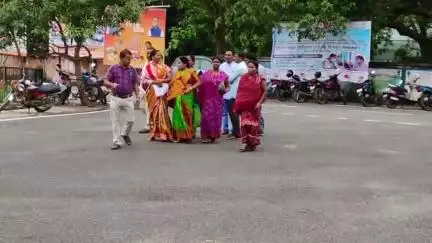 ବୌଦ୍ଧ ସଦର: ଜିଲ୍ଲାପାଳଙ୍କୁ ଗାଁ ସାଥୀ ସଂଘର ଦାବିପତ୍ର ପ୍ରଦାନ, ବେଆଇନ ନିଯୁକ୍ତ ମେଟ ମାନଙ୍କୁ ବହିଷ୍କାର ଦାବି