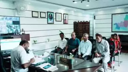 कोडरमा: उपायुक्त कोडरमा ऋतुराज की अध्यक्षता में समाहरणालय में जनसमस्याओं के समाधान हेतु जनता दरबार का आयोजन