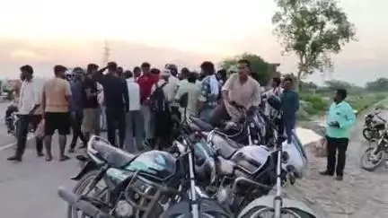 फतेहपुर: थरियांव के बिलन्दा NH-2 पर ई-रिक्शा और बाइक में हुई टक्कर, बाइक सवार लड़की हुई घायल