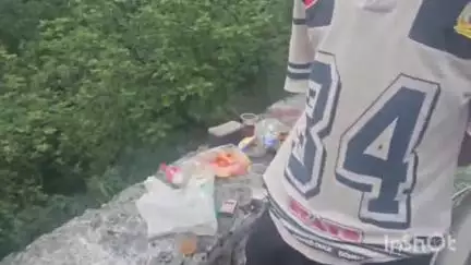 विकासनगर: कालसी क्षेत्र में खुलेआम सार्वजनिक जगह पर शराब पीते लोगों का रूद्र सेना के संस्थापक राकेश तोमर ने किया विरोध