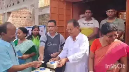 বর্ধমান ১: রথযাত্রার আগেই দীঘার শ্রী শ্রী জগন্নাথ দেবের মন্দির হতে আগত প্রসাদ বর্ধমান পৌরসভার হাত দিয়ে রেশন ডিলারদের মাধ্যমে বিতরণ