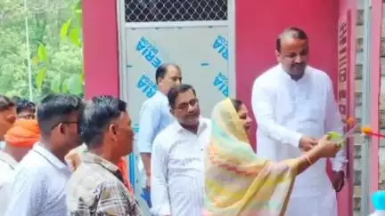 निचलौल: सिसवा के गांधी नगर वार्ड में निशुल्क सुलभ शौचालय कॉम्प्लेक्स का हुआ उद्घाटन