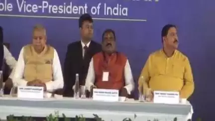 मुशहरी: उपराष्ट्रपति जगदीप धनखड़ एल एन मिश्रा कॉलेज पहुंचे, जगन्नाथ मिश्रा की जयंती पर कार्यक्रम में हुए शामिल