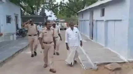 జమ్మలమడుగు: జమ్మలమడుగు : శేషారెడ్డి పల్లె లో అర్బన్ సీఐ లింగప్ప ఆధ్వర్యంలో ఫుట్ పెట్రోలింగ్