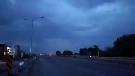 खागा: खागा में अरबों की लागत से बनी NHAI की 8 सड़कों पर शोपीस स्ट्रीट लाइट, हाइवे में गड्ढों से हो रही दुर्घटनाएं