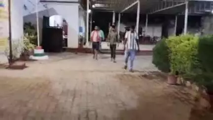 चंदौली: विशनपुरा ईट भट्ठा समीप हिंदू समुदाय के एक दुकानदार को दूसरे समुदाय के मनबढ़ युवकों ने पीटा, धार्मिक टिप्पणी का आरोप