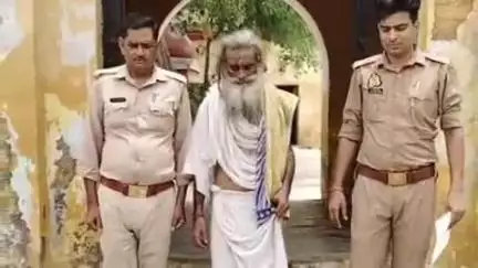 सिकंदरा: सिकंदरा पुलिस ने अवैध तमंचा से जानलेवा हमला करने वाले अभियुक्त को एक अवैध तमंचा व कारतूस के साथ गिरफ्तार कर जेल भेजा