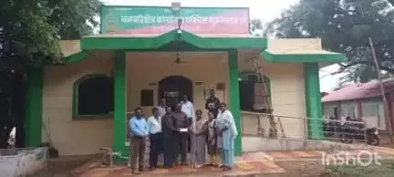 धानोरा: रेगेगांव येथील बिबट चा हल्ल्यात ठार गाय मालकाला वनविभागाचावतीने नूकसान भरपाईचा जनादेश प्रदान