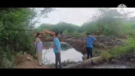 హిందూపురం మున్సిపల్ పరిధిలోని ముదిరెడ్డిపల్లి లో కాలువ పూటకతీత పనులను ప్రారంభించిన మున్సిపల్ కమిషనర్