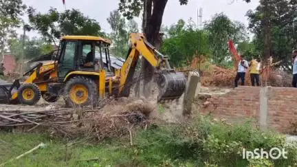 तिलोई: तिलोई जुगराजपुर में प्रशासन का बुलडोजर चला