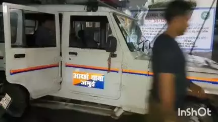 जमुई: बाइक चोरी के आरोप में टाउन थाना की पुलिस ने महिसौड़ी चौक के पास चाचा-भतीजा को खदेड़कर पकड़ा, की जा रही पूछताछ