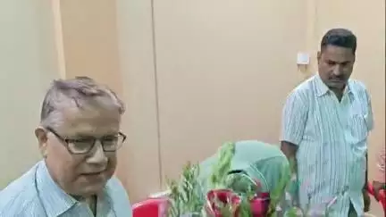 ময়নাগুড়ি: ব্যবসায়ী সমিতির হল ঘরে ময়নাগুড়ি থানার আইসি সুবল ঘোষ কে সংবর্ধনা দিল ময়নাগুড়ি ব্যবসায়ী সমিতি