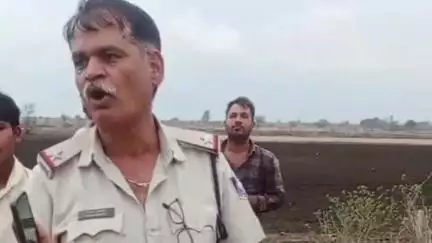 ईसागढ़: कमलावदा भूमि सीमांकन में गड़बड़ी का आरोप, किसानों ने कलेक्ट्रेट में आवेदन देकर पटवारी और पुलिस पर मिलीभगत का आरोप लगाया
