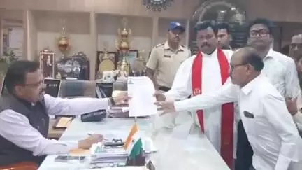 परभणी: ख्रिश्चन धर्मगुरूंबाबत आक्षेपार्ह विधान केल्याबदल आमदार पडळकर यांना अटक करा पास्टर्स फेलोशिपचे जिल्हाधिकाऱ्यां निवेदन