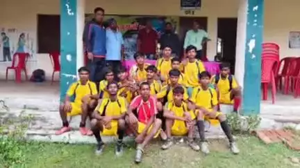मांडू: खेलो झारखंड के तहत मांडू में प्रखंड स्तरीय सुब्रतो फुटबॉल टूर्नामेंट का फाइनल मैच खेला गया