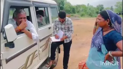 पीपलखूंट: पीपलखूंट के बीडीओ दिव्यांग महिला की मदद हेतु रुके, पेंशन व पट्टे की प्रक्रिया शुरू