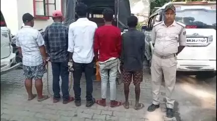 मधेपुरा: शराब सेवन के आरोप में पांच गिरफ्तार, ब्रेथ एनालाइजर से हुई पुष्टि, मद्य निषेध विभाग की छापेमारी में कार्रवाई