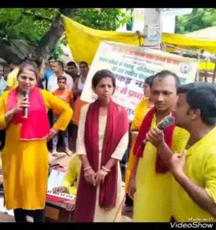 दावथ: दावथ नप कोआथ और मलियाबाग में श्रमिकों में जागरूकता लाने के लिए कलाकारों ने प्रस्तुत किया नुक्कड़ नाटक