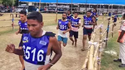 मोतिहारी: पूर्वी चम्पारण, मोतिहारी में गृहरक्षकों के स्वच्छ नामांकन के लिए मंगलवार को शारीरिक दक्षता परीक्षा में 17 सफल