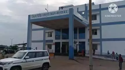 आगर: आगर उज्जैन मार्ग पर कानवाई के पास अज्ञात वाहन ने बाइक को मारी टक्कर, दो घायल ज़िला अस्पताल में भर्ती
