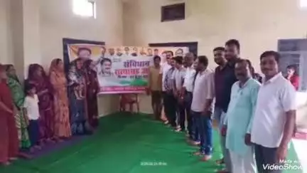 बेगमगंज: कांग्रेस कार्यकर्ताओं द्वारा बेगमगंज की दलित बस्तियों में सहभोज का किया गया आयोजन