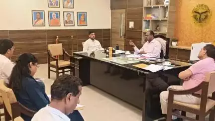 महाराजगंज: महाराजगंज डीएम कार्यालय पर जिलाधिकारी की अध्यक्षता में जिला अनुश्रवण समिति की बैठक सम्पन्न हुई