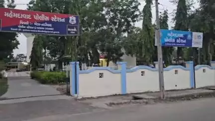 મહેમદાવાદ: એક્સપ્રેસ વે પર કેસરા પાસે અજાણ્યા વાહનને ઓવરટેક કરવા જતાં ટેમ્પો અથડાયો,ટેમ્પા ચાલકને પેટમાં સ્ટીયરિંગ ઘુસી જતાં મોત