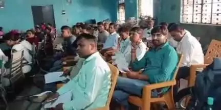 डंडई: डंडई प्रखंड सभागार में बिएलो व पर्यवेक्षकों को मिला तकनीकी प्रशिक्षण, जिओ फेसिंग और नक्शा निर्माण पर ध्यान केंद्रित