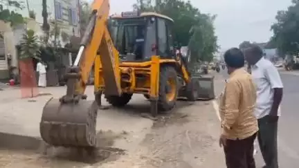 నరసరావుపేటలో ఆక్రమణల తొలగించిన అధికారులు