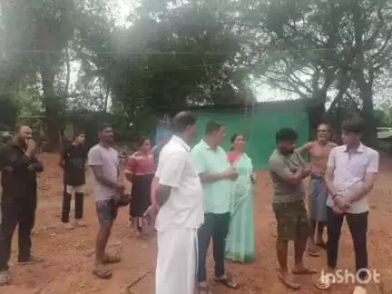ಕುಂದಾಪುರ: ಬಾರಿ ಗಾಳಿ ಮಳೆಗೆ ಜಾಡಿಯ ಮಣಿಕಂಠ ಪೂಜಾರಿ ಮನೆಗೆ ಹಾನಿ ಶಾಸಕ ಗುರುರಾಜ್ ಗಂಟಿಹೊಳೆ ಬೇಟಿ