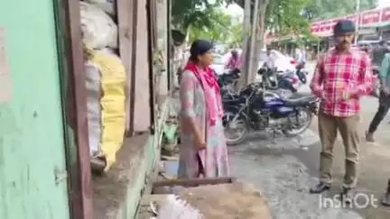 हल्द्वानी: हल्द्वानी में उपराष्ट्रपति जगदीप धनगढ़ के आगमन को लेकर तिकोनिया चौराहे के पास नगर आयुक्त ऋचा सिंह ने करवाई सफाई