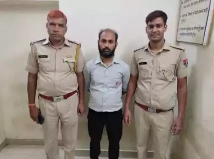 कोटा शहर पुलिस थाना दादाबाड़ी की टीम द्वारा साइबर अपराध में ठगी की राशि हस्तांतरण के उपयोग के लिए दिये खाते के खाताधारक को किया गिरफ्तार। लालच में अपने बैंक खाता दूसरो को उपयोग करने के लिए देना पड़ा महंगा।