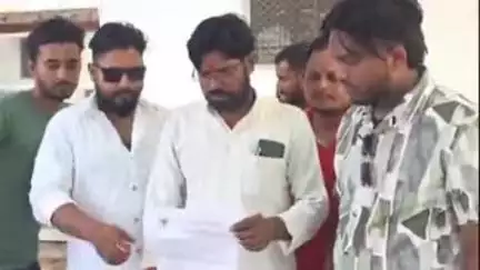 करनैलगंज: भौरीगंज में हिंदू परिवार के साथ बीते दिन हुई मारपीट मामले में विश्व हिंदू परिषद के कार्यकर्ताओं ने सौंपा ज्ञापन