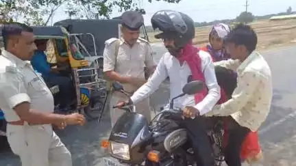 बक्सर: जिले में वाहन चेकिंग अभियान के दौरान 18 अभियुक्त गिरफ्तार, ₹1.34 लाख का जुर्माना वसूला गया
