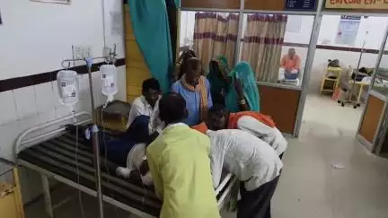 रामनगर: रामनगर के रीवा रोड पर ऑटो पलटने से दर्जनभर लोग घायल, रामनगर के सामुदायिक स्वास्थ्य केंद्र में भर्ती