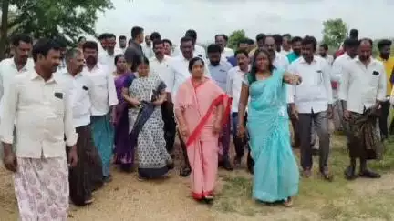 రామగిరి కస్తూరిబా పాఠశాలను అస్మాత్కంగా తనిఖీ చేసి విద్యార్థులతో సమావేశమైన రాప్తాడు ఎమ్మెల్యే పరిటాల సునీత