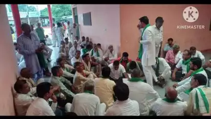 गुन्नौर: भाकियू के पदाधिकारी और कार्यकर्ताओं ने गुन्नौर तहसील परिसर में मांगों को लेकर किया धरना प्रदर्शन, एसडीएम को सौंपा ज्ञापन