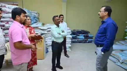 నిజామాబాద్ రూరల్: పంటల సాగుకు అవసరమైన ఎరువులు, విత్తనాలు అందుబాటులో ఉంచాలి: డిచ్పల్లి గ్రోమోర్ సెంటర్ ను పరిశీలించిన కలెక్టర్ వినయ్