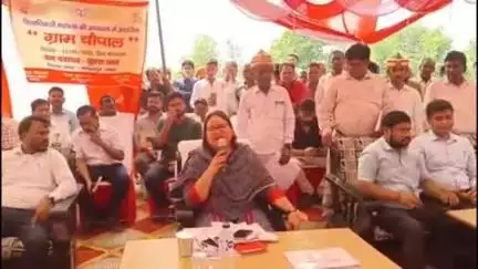 मनकापुर: मनकापुर विकासखंड की 6 ग्राम पंचायत में डीएम ने ग्राम चौपाल लगाकर ग्रामीणों की समस्याएं सुनीं