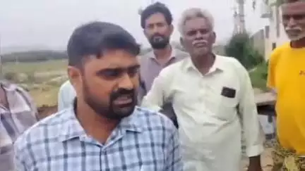 జి కొండల్లో డ్రైనేజీ సమస్యను పరిష్కరించాలని గ్రామస్తులు నిరసన