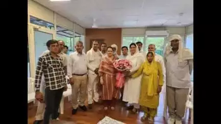 रेवाड़ी: खोरी में उप स्वास्थ्य केंद्र की मंजूरी मिलने पर ग्रामीणों ने मंत्री आरती राव का जताया आभार