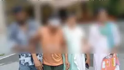 शामली: महिला ने छेड़छाड़ की घटना के बाद पुलिस पर आरोपी के दबाव में शामली कोतवाली में पति को थर्ड डिग्री देने का लगाया आरोप